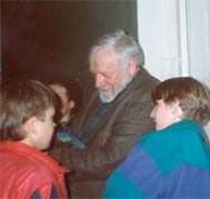 К.Булычев во время посещения Веневской школы №1, 1997